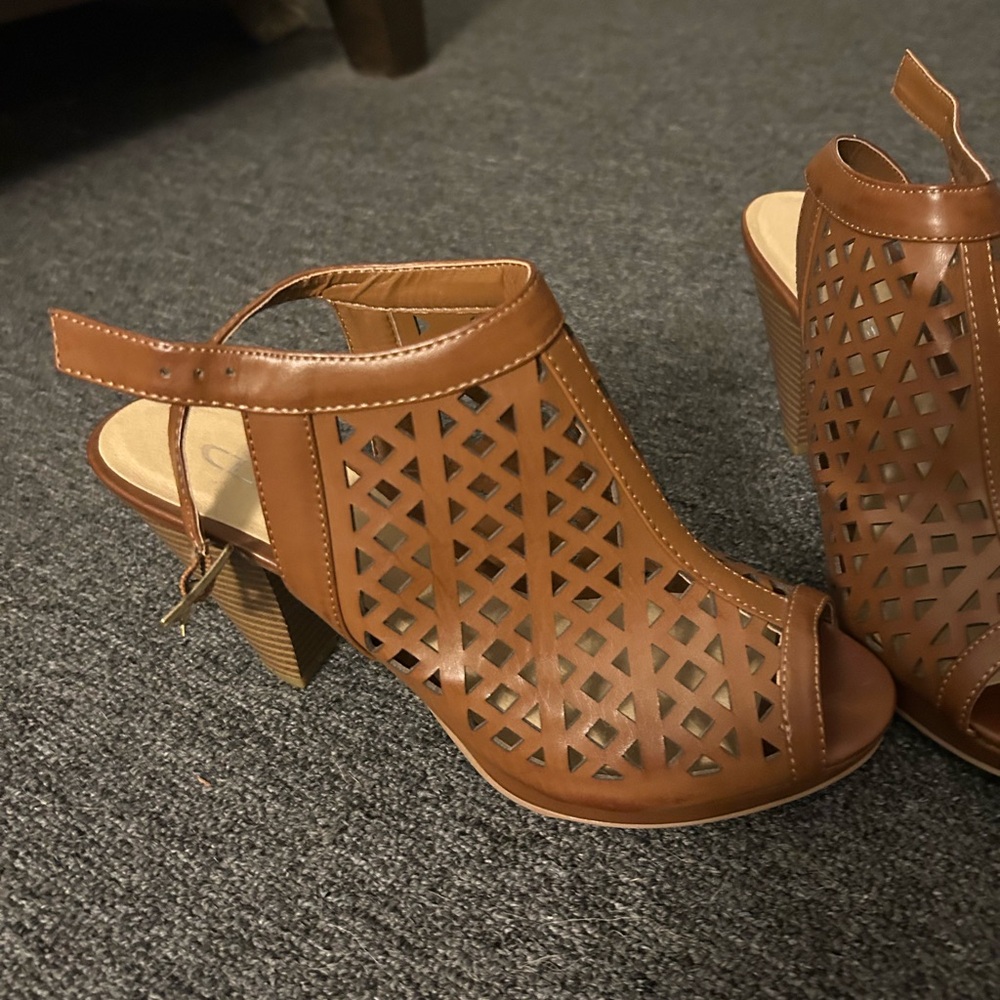 CL by laundry size 9 1/2 brown heels